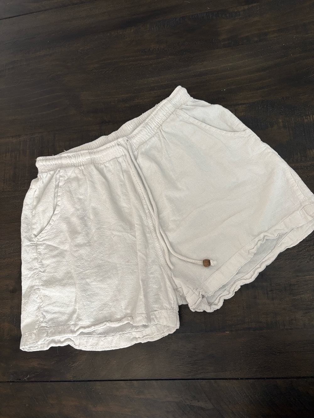 Women’s White Drawstring Scallop Hem Shorts